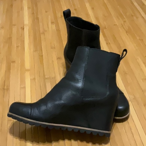 Pax booties from UGG® - Picture 2 of 4